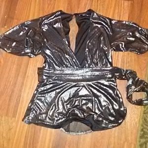 Express metallic plunging top